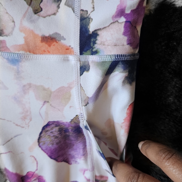 SOLD OUT 🩷 Athleta Mudra Watercolour Leggings with Pockets and Mesh Leg Panels - Picture 4 of 6